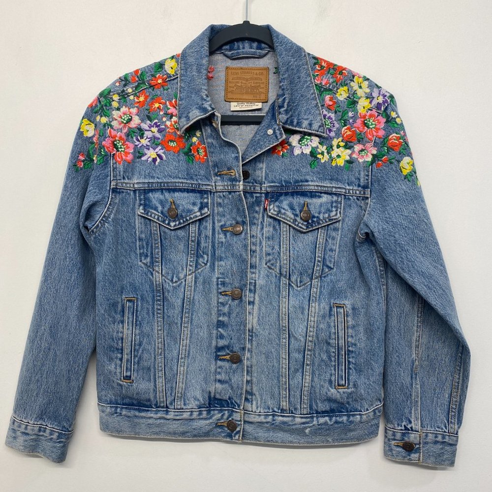 Levi's Premium Floral Embroidered Ex BF Denim Trucker Jean Jacket Light Wash S - Picture 7 of 11